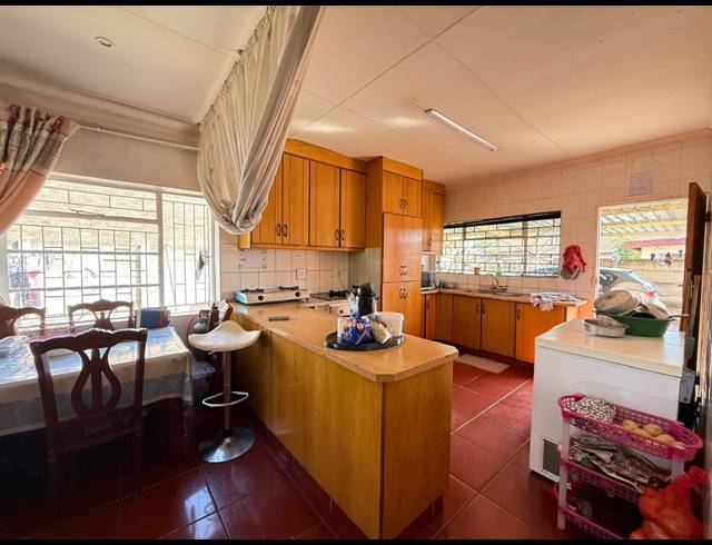 6 BEDROOM HOUSE FOR SALE IN LENNOXTON